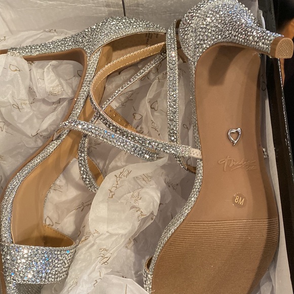 Women’s Crystal heels size 8 - Picture 2 of 2
